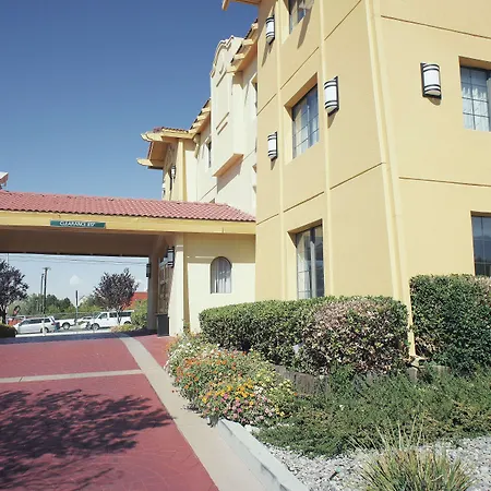 La Quinta Inn by Wyndham Albuquerque Airport-2